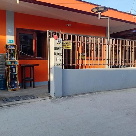 Edgar'S Guest House Moalboal Bagian luar foto
