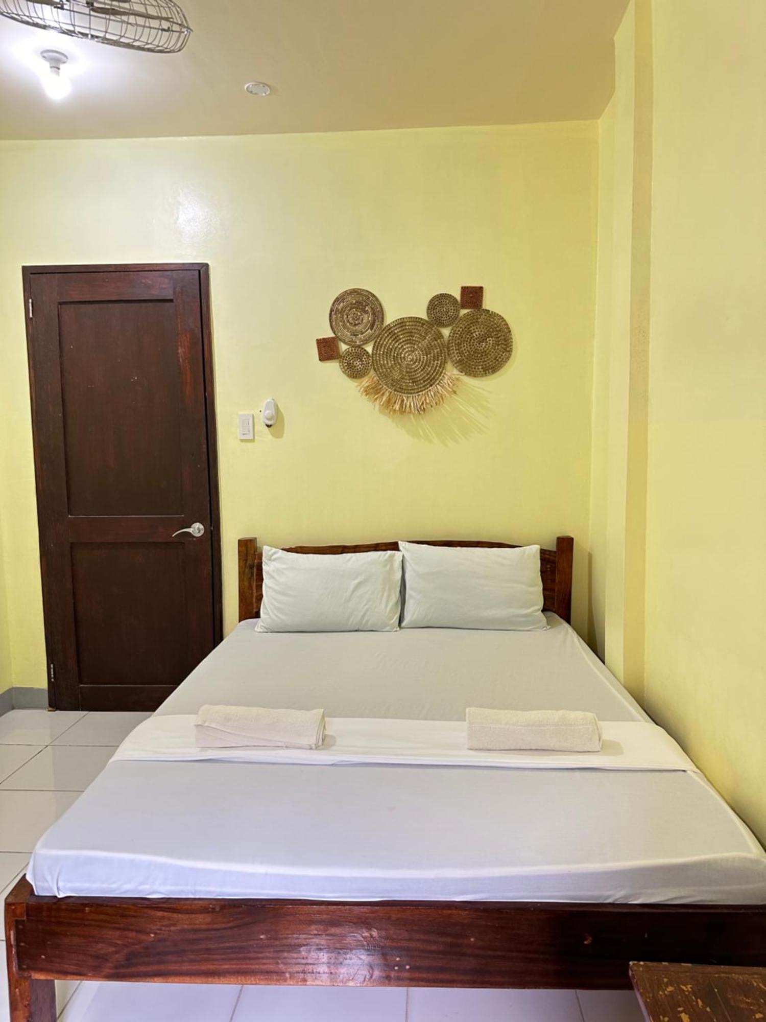 Edgar'S Guest House Moalboal Bagian luar foto